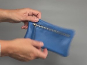 Косметичка голубая нежная «Милли» — авторская молния, кожа премиум