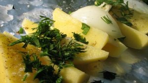 Курица на костре в фольге