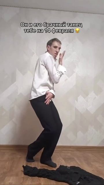 Теперь угадывает, что за модель телефона у неё 😂 смотреть онлайн