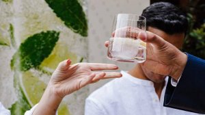 Врач рассказал о связи сладкой газировки и депрессии у женщин