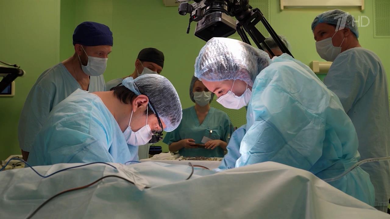 Врачи НИИ Склифосовского пересадили пациенту фрагмент кисти от донора