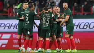 "Локомотив" обыграл "Рубин" и вышел в лидеры чемпионата России