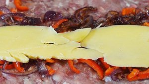 Мясной рулет в беконе