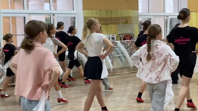 Мастер-класс по русской пляске "Дробушки-Подковки. Основные шаги и дроби". 19.09.2025 смотреть онлайн