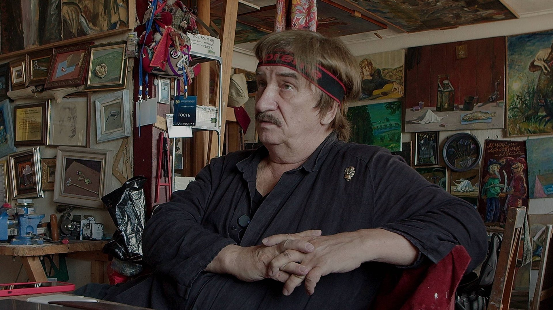В мастерской художника Виктора Тихомирова смотреть онлайн