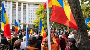 Песков: сотни тысяч молдаван были лишены возможности проголосовать в РФ
