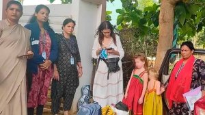 Россиянка, жившая с детьми в пещере в Индии, вернулась на Родину