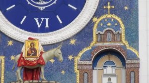 Часы Солнца в городе Йошкар-Ола с иконой Святой Богородицы.