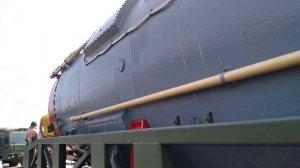 Тополь-М, выпустил шесть опор перед пуском межконтинентальной ракеты