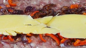 Мясной рулет в беконе