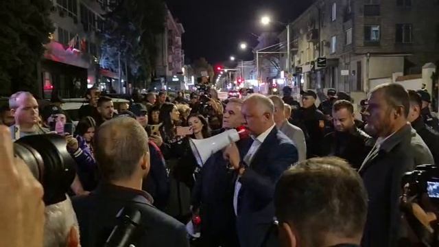 Патриотический блок проводит акцию протеста у здания ЦИК Молдавии смотреть онлайн