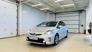 Toyota Prius, 2015 год