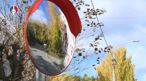 На улице Крупской установлено сферическое дорожное зеркало