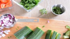 Картофельный салат с соусом Тцатцики