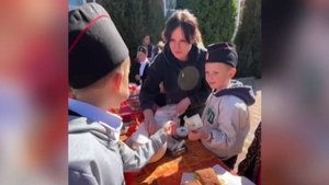 В Тимашевском районе школьники провели ярмарку для помощи бойцам в зоне СВО