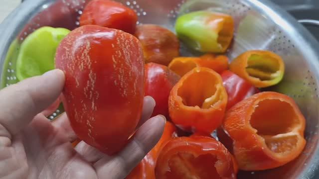 Заготовка болгарского перца для фаршировки.