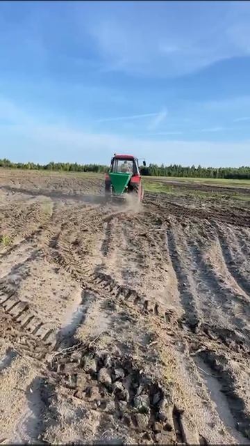 Пескоразбрасыватель навесной ПН-1,3 Леспромресурс - видео в работе смотреть онлайн