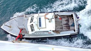 лоцман покидает лайнер