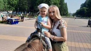 ЗАБЕЖАЛИ ВНУЧКИ К ДЕДУ.