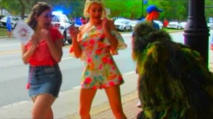 BUSHMAN PRANK AT TAYLOR SWIFT CONCERT