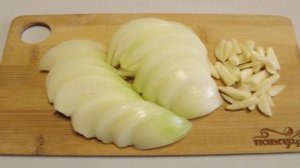 Кабачковая икра с томатным соусом