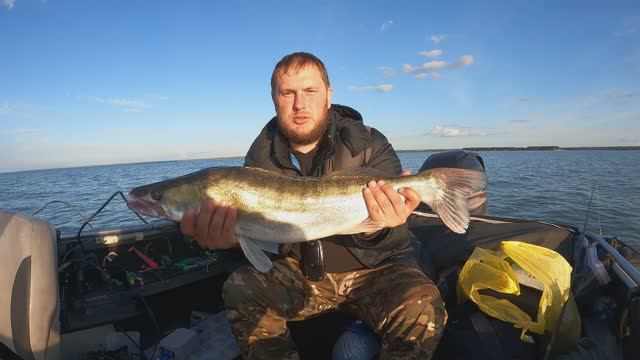 Пишите размер вашего трофея в комментарии
