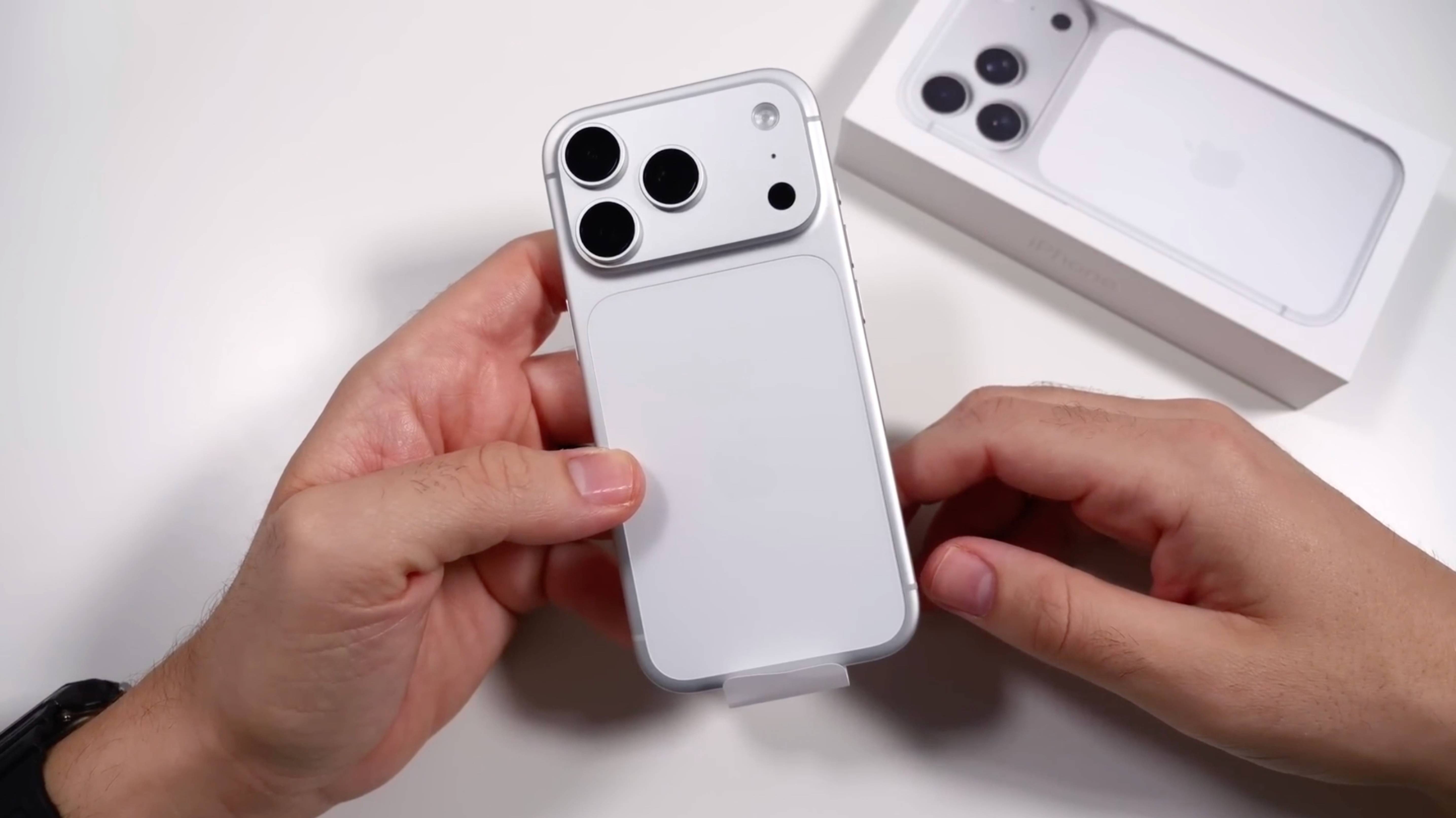 Распаковка IPhone 17 Pro и первые впечатления!
