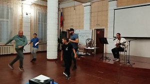 Зрители пустились в пляс!.Во глубине сибирских руд.Петровск-Забайкальский 2025.Балалайка в народ!