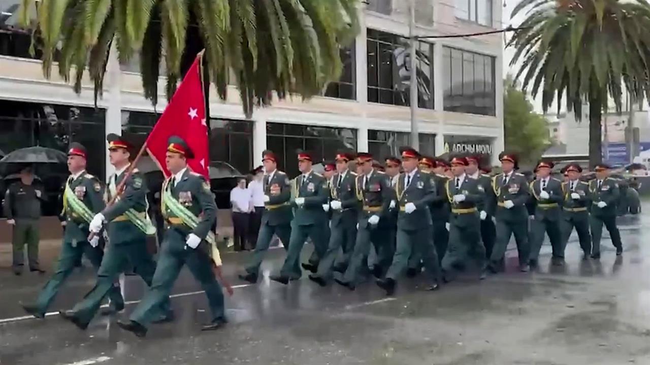 Абхазия отмечает День Победы и Независимости