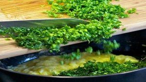 Кабачковые оладьи с козьим сыром