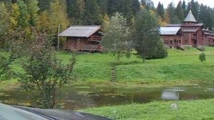 Великий Устюг. Утки в пруду  современной Усадьбы