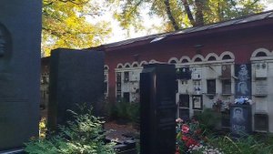 Новодевичье кладбище: могилы Алексея Толстого, Демьяна Бедного, Новикова-Прибоя