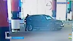 В Уфе на видео попало, как мужчина крадет 300 тысяч рублей из салона припаркованного BMW