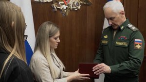 Белоусов вручил "Золотую Звезду" вдове и дочерям Константина Чиркова