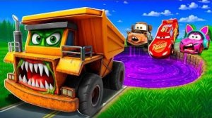 Таинственная яма превращает Молнию Маккуина в оборотня! Битва машин Pixar