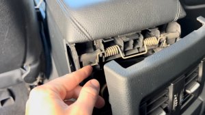 Замена подлокотника BMW F30