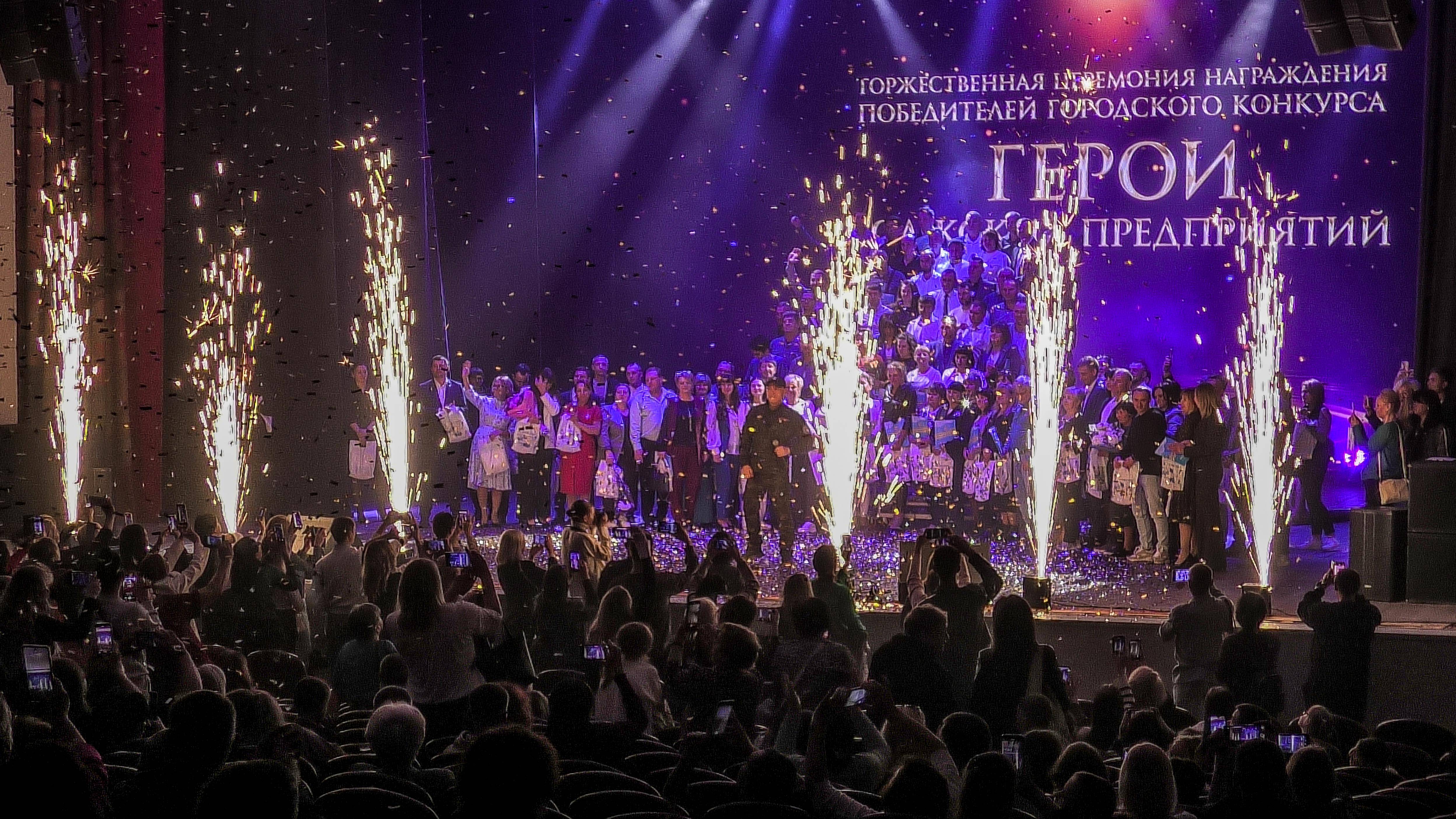 В Волжском чествовали героев предприятий смотреть онлайн