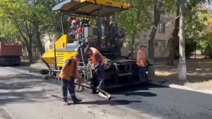 Благодаря технике, переданной Кузбассом, в Горловке восстанавливают дороги и благоустраивают горо...