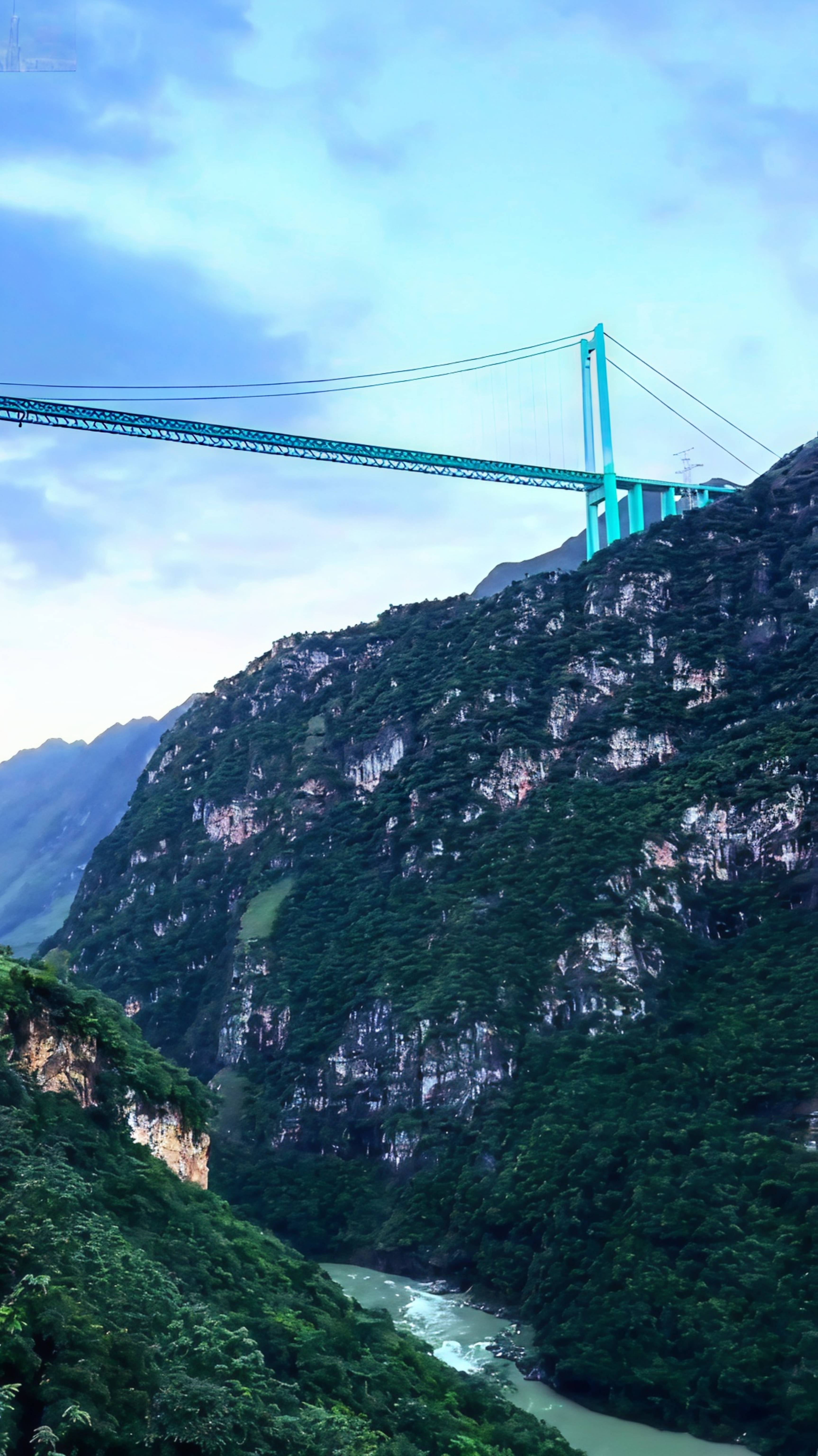 В Китае открыли самый высокий мост в мире, 625 метров🌉