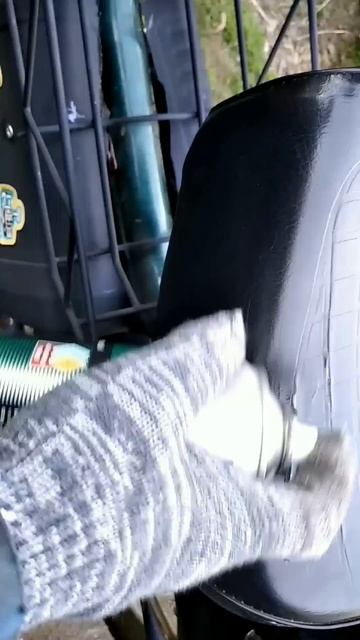 лайфхак как убрать трещину на сиденье кожного на мопеде или на мотоцикле.mp4 смотреть онлайн