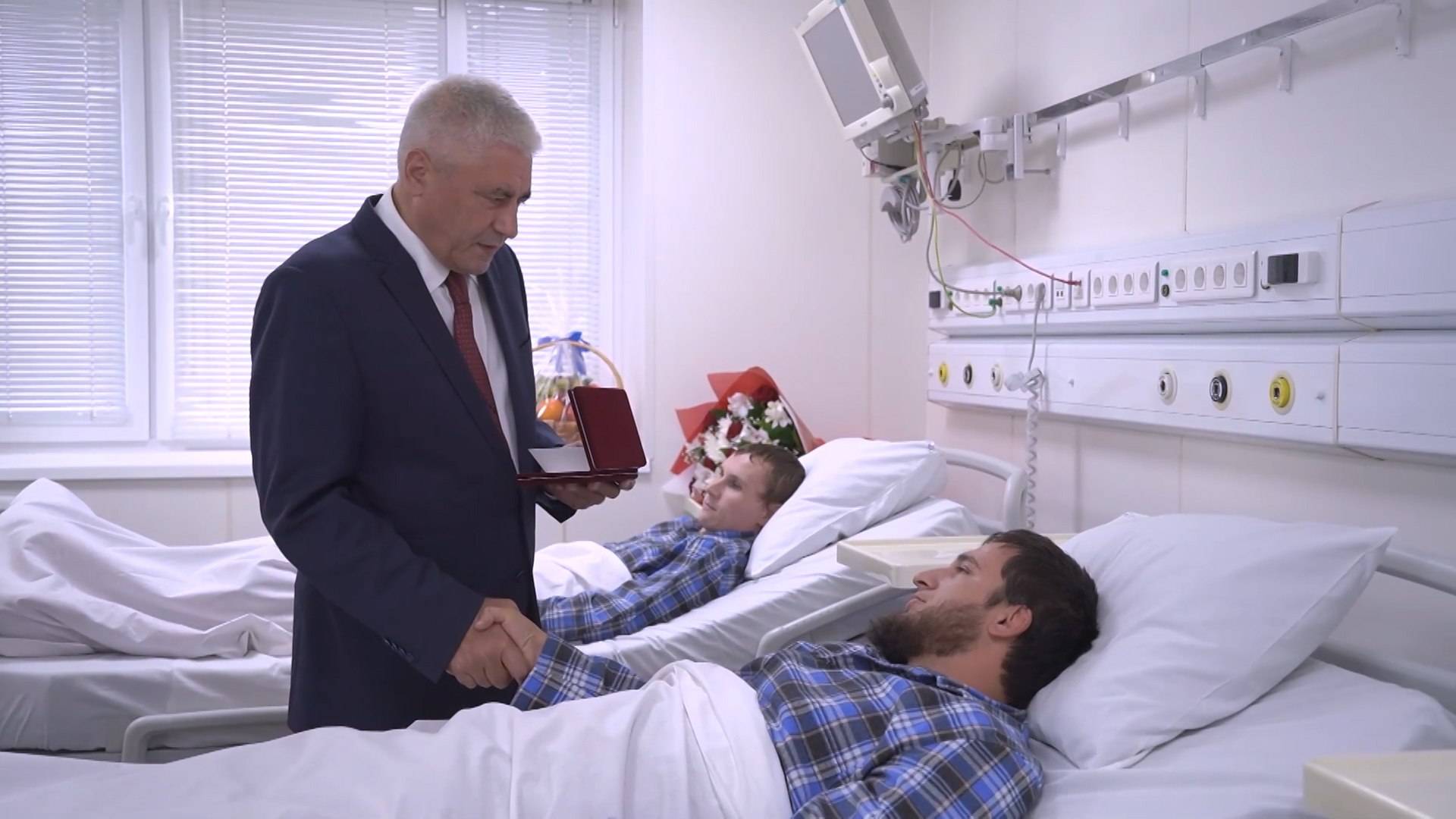 Владимир Колокольцев вручил награды полицейским, получившим ранения при выполнении служебного долга