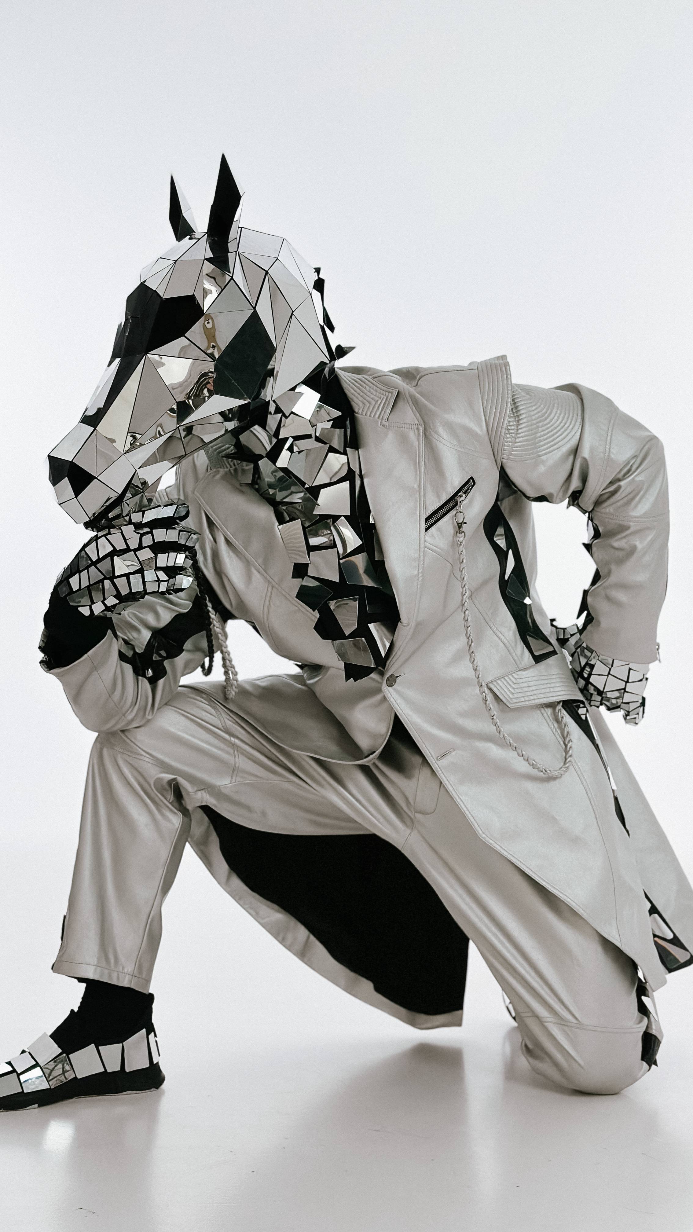 Символ 2026 года, зеркальные кони смотреть онлайн