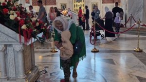 "С любовью оставайтесь"  - автор песни Любовь Сологубова.