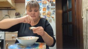 мукбанг  ем борщ  редко  но метко