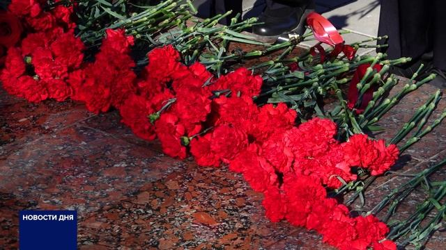 В ОРЕНБУРГЕ ВОЗЛОЖИЛИ ЦВЕТЫ В ПАМЯТЬ О ПОГИБШИХ ЗА ДОНБАСС