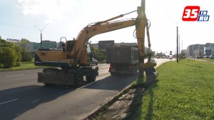 Срезку грунта на газонах ведут в Череповце