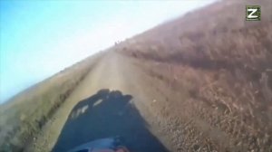 Момент прилёта FPV-дрона по багги ВС РФ.К счастью все военнослужащие вовремя успели выйти и никто