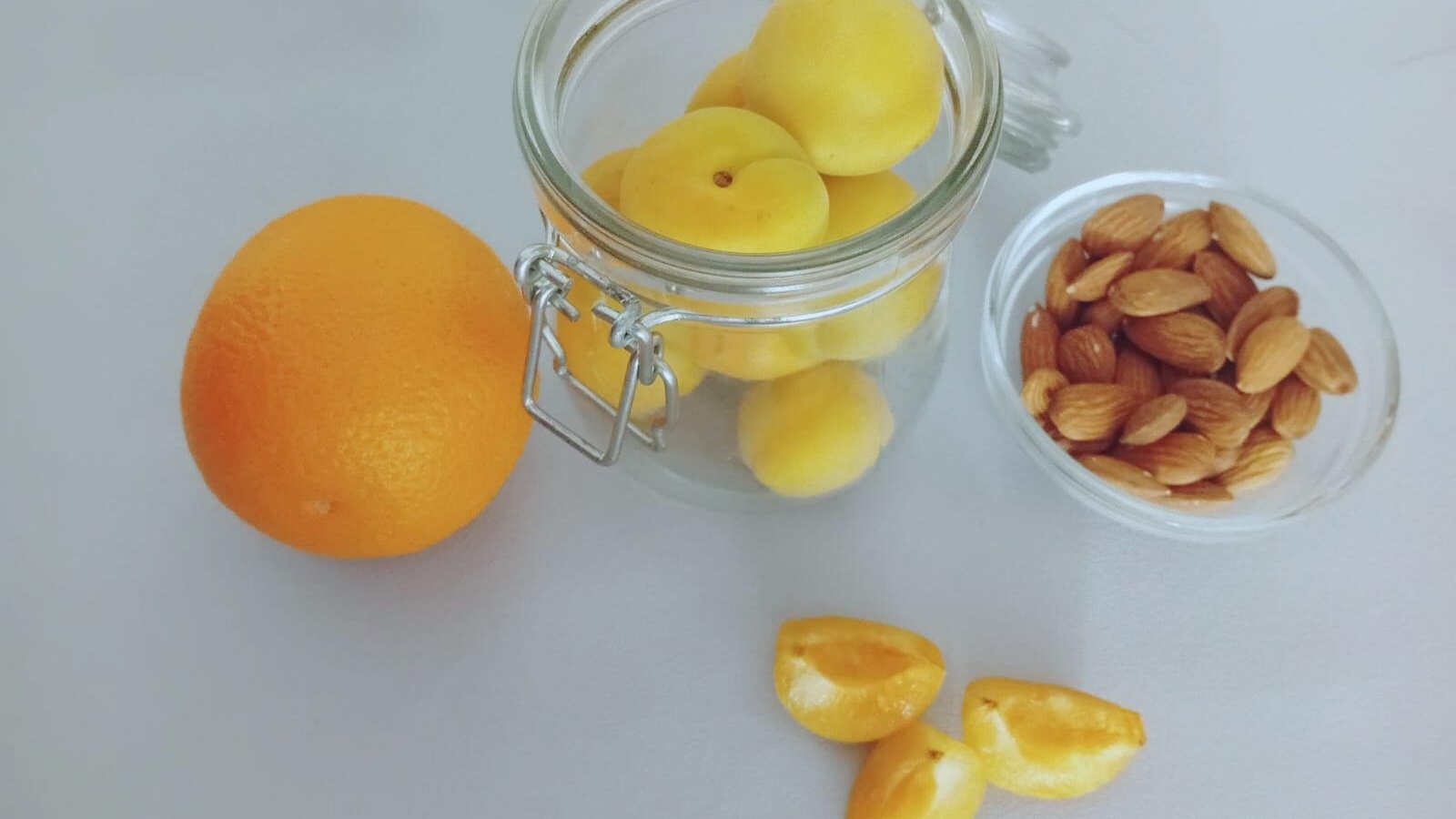Абрикосовое варенье с миндалем и апельсином
