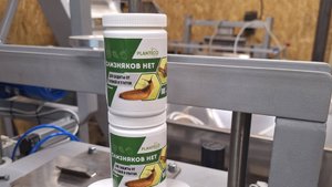 Полуавтомат МФ-05-145: фасовка в баночки гранулированного фитопрепарата «Слизняков НЕТ»