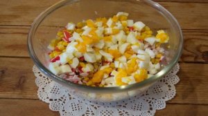 Кальмаровый салат с крабовыми палочками